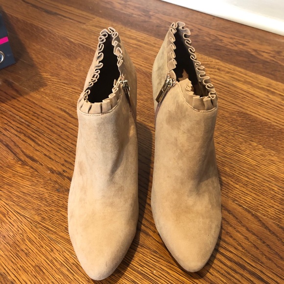 NEW: Banana Republic suede booties - Picture 3 of 4